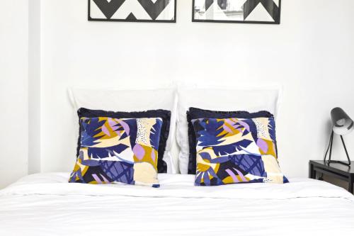 Lovely top floor studio near Montmartre