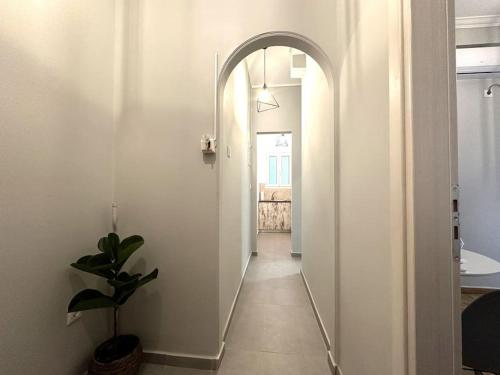 Athenian Cosy Gateaway