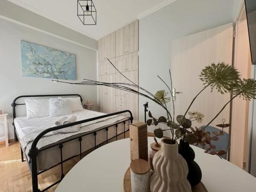 Athenian Cosy Gateaway