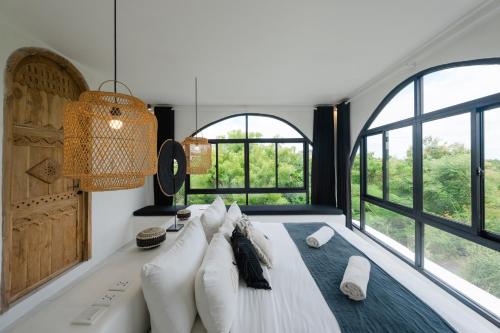 White Palm Hotel Uluwatu Baliにあるベッド
