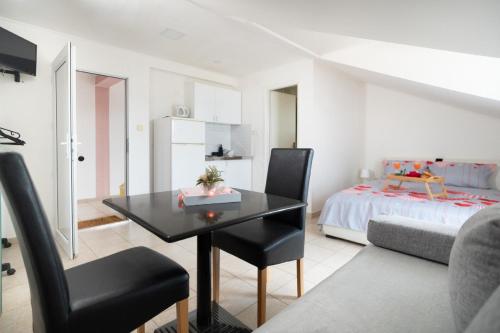 Postel nebo postele na pokoji v ubytování Apartments Milic