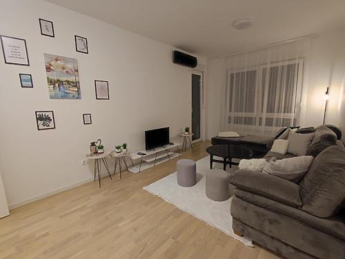 a living room with a couch and a table at Apartman 7 Ladies in Banja Luka