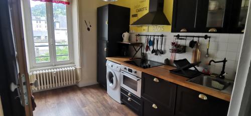 Kuchyň nebo kuchyňský kout v ubytování Appartement Duplex 4-5 pers En plein centre, classé 2 étoiles