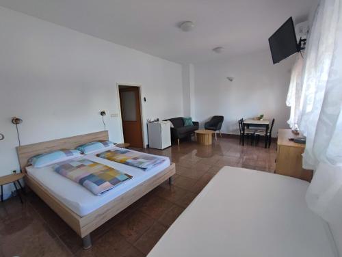 Postel nebo postele na pokoji v ubytování Rooms & Apartments Linda & Mario