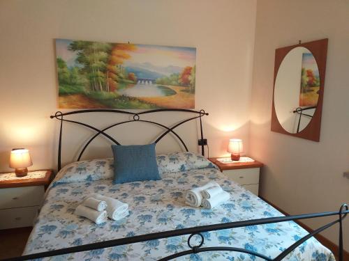 Postel nebo postele na pokoji v ubytování Villa Antico Borghetto Di Tigliano