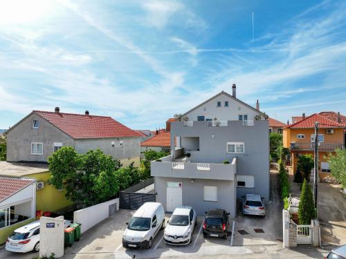 Royal Oak Apartment With Private Parking