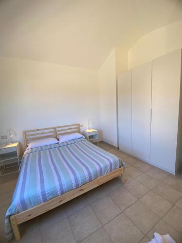 a bedroom with a bed and two night stands at Case sul mare in Palau