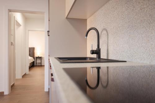 Royal Oak Apartment With Private Parking
