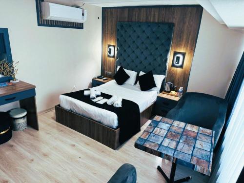 a hotel room with a bed and a chair at Nişantaşı Diamond Hotel in Istanbul