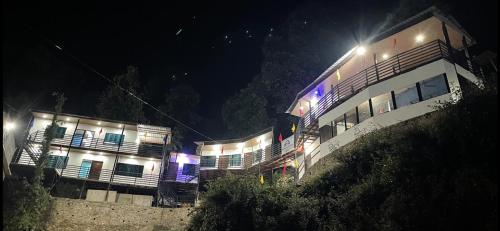 Afbeelding uit fotogalerij van The Badasu Cottages in Phata