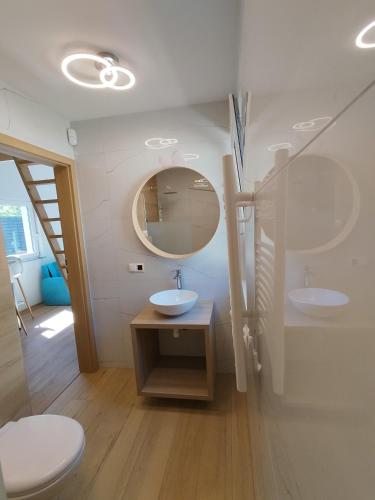 a bathroom with two sinks and a mirror at Stania Scandinavian CENTRUM in Boszkowo-Letnisko