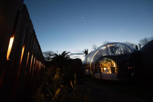 a glass dome house in a yard at night at burbujas del sella in Ribadesella