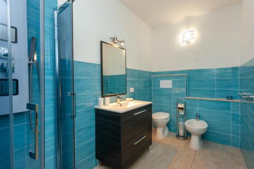 a bathroom with a sink and a toilet and a mirror at San Teodoro - Civico 35 in San Teodoro