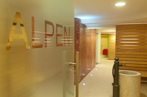 Ένα μπάνιο στο Hotel Alpenland