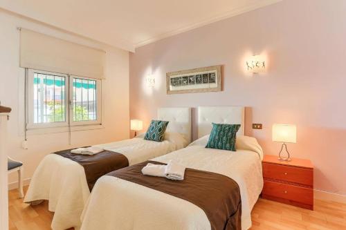 Postel nebo postele na pokoji v ubytování Villa Montemar by Villa Plus