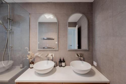 Bilik mandi di Modern refurbished unit in charming Bellerive