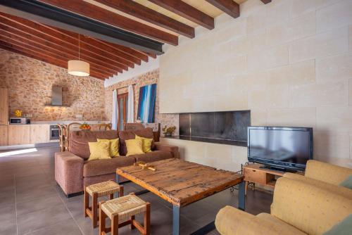 a living room with a couch and a tv at Can Pere Rapinya in Algaida