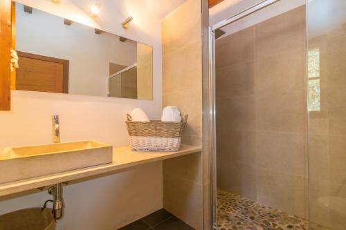 a bathroom with a sink and a shower at Can Pere Rapinya in Algaida