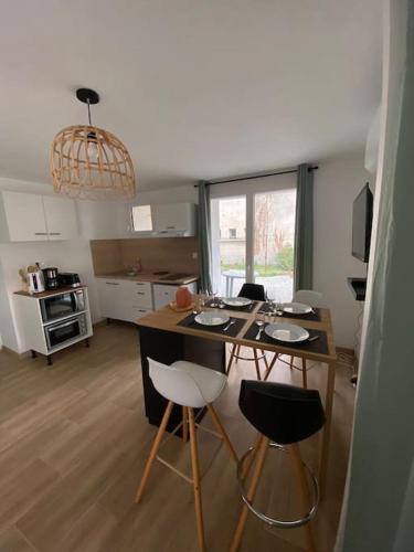 Η κουζίνα ή μικρή κουζίνα στο Le HappyNous, cosy, climatisé, wifi, parking privé intérieur