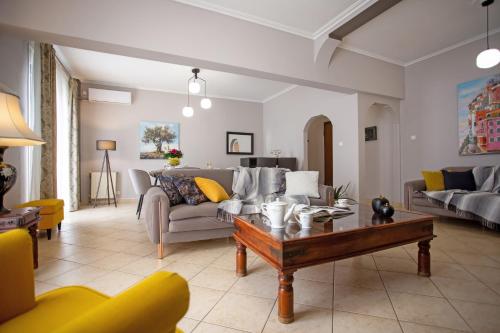 Socrates by Heloni Apartments