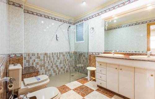 Ένα μπάνιο στο Amazing Apartment In Orihuela