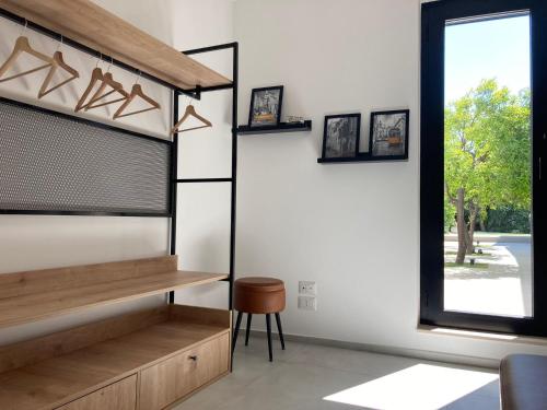 a room with a window and a table and a chair at Dimora Olio & Pepe in Trani