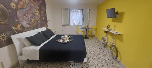 a bedroom with a bed and a bicycle in it at KAKTUS 2 in Bari