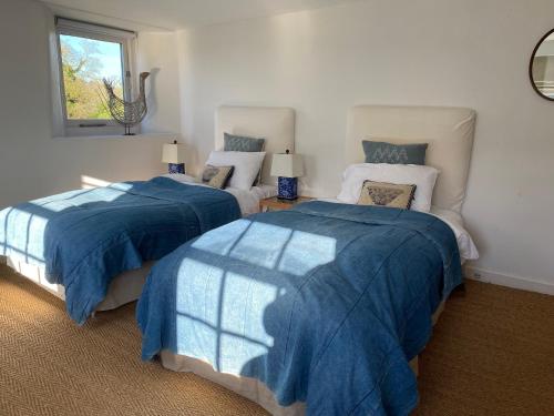 Giường trong phòng chung tại 6-Bed Sleeps 16 Pets Allowed Hot Tub