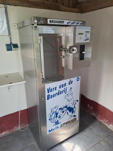 a machine with a sign that says years year de bar gmaxwell at De Platwever 3B in Zelhem