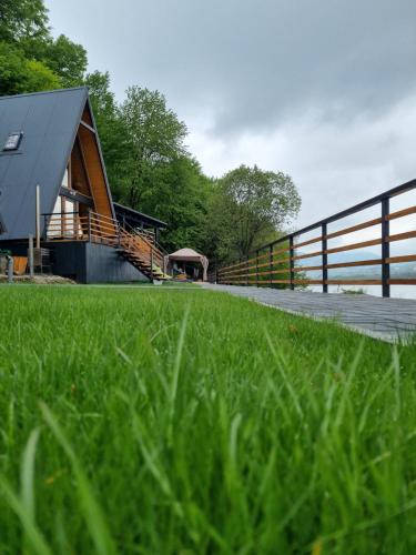 Landskap semula jadi dekat dengan chalet