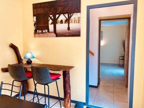 Galeriebild der Unterkunft 4-Star Tourism Rated Holiday Home, 6 Bedrooms, with Air Con & Private Heated 10x4M Salt Water Pool - 40 Mins from Bergerac in Capdrot