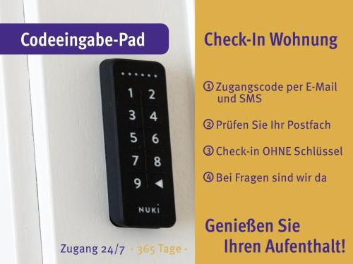 un mando a distancia en una máquina con una señal en 2 Zi Wohnung inkl WLAN NETFLIX 3D Tour, en Mönchengladbach