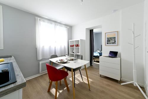 Photo de la galerie de l'établissement X - L'Ange Bleu - Appt à 25 min du Puy du Fou, à Cholet