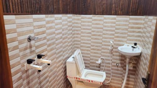 Koupelna v ubytování Swastik Resort Vrindavan