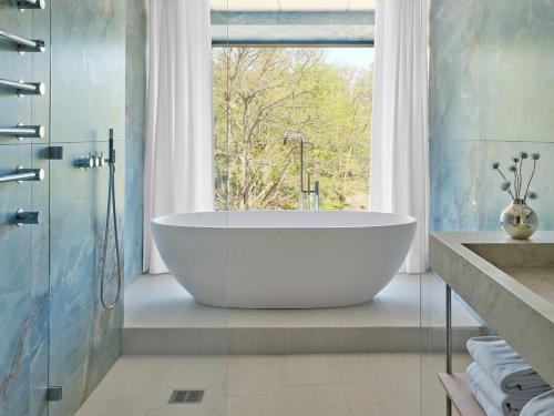 A bathroom at Eriksberg Hotel & Nature Reserve