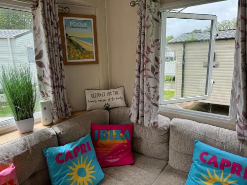 Χώρος καθιστικού στο Haven Rockley Park Poole Lytchett Bay View