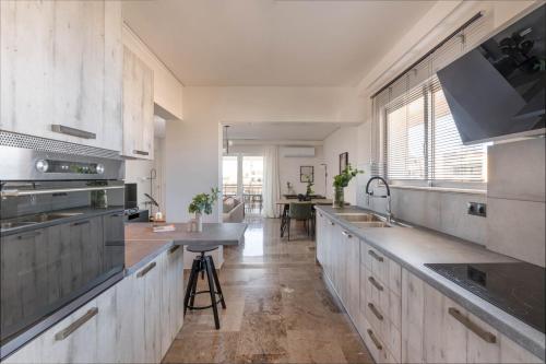 Modern Escape 2BR Apartment in Glyfada by UPSTREET