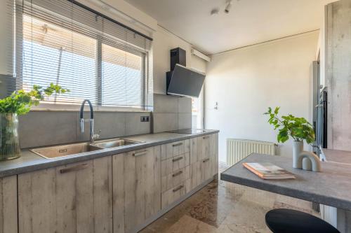 Modern Escape 2BR Apartment in Glyfada by UPSTREET