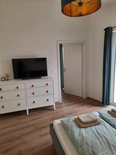 a bedroom with a dresser with a flat screen tv on it at Pavillon nahe Stadtzentrum in Bad Radkersburg