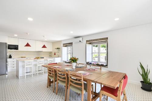 Η κουζίνα ή μικρή κουζίνα στο Quinta Rolim do Bouro By Sé Apartamentos