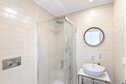 a bathroom with a sink and a shower at Quinta Rolim do Bouro By Sé Apartamentos in Roucio