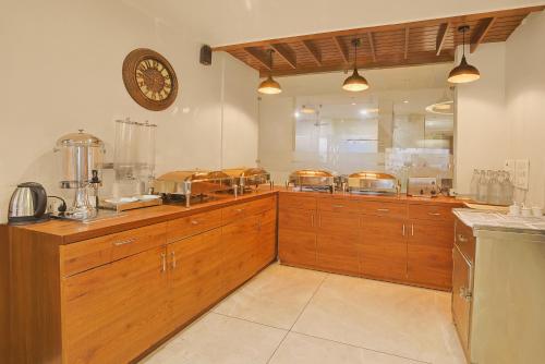 Dapur atau dapur kecil di Hotel Green - Behind Parmarth Niketan