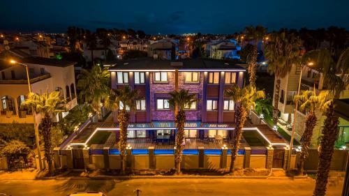 NEAR BY THE LAND OF LEGENDs , PRİVATE POOL WİTH JAKUZZİ VİLLA EUPHORİA