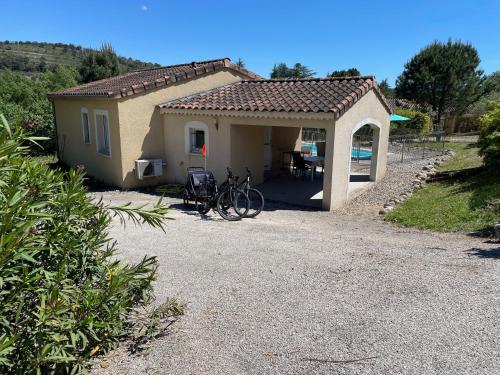 Fotografie z fotogalerie ubytování Villa MIMOSA v destinaci Sampzon