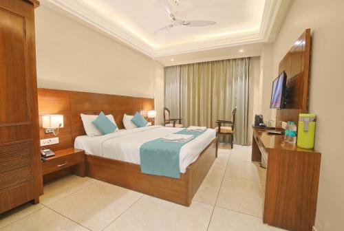 Katil atau katil-katil dalam bilik di Hotel Green - Behind Parmarth Niketan