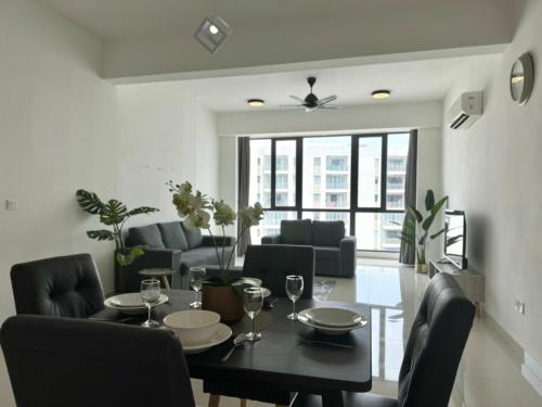 a dining room with a table and chairs at Jazz Suites Seaview with Bathtub - 2901 in Tanjong Tokong