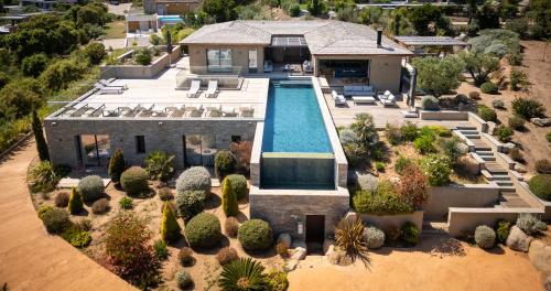 Villa EVA, vue mer et montagne, plage à pieds