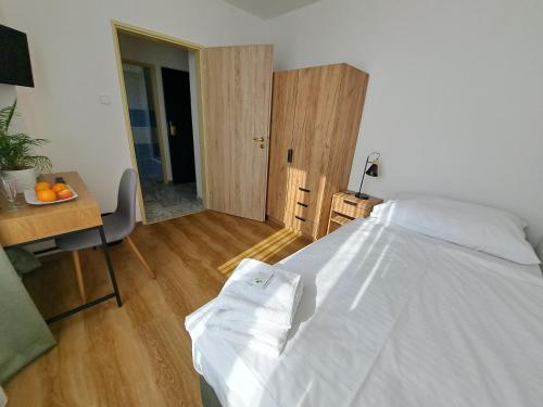 Un ou plusieurs lits dans un hébergement de l'établissement Hotel Legie