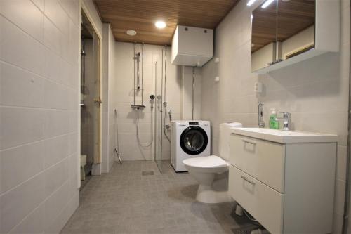 Ένα μπάνιο στο Forenom Serviced Apartments Kuopio