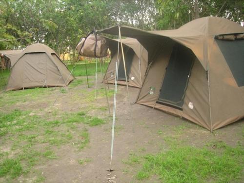 גינה חיצונית ב-Timbuti Camp Site